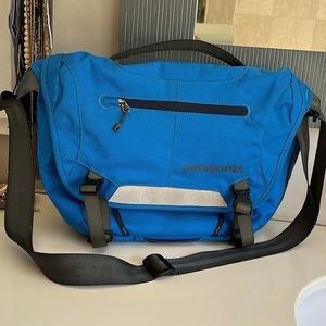 Patagonia Minimass cross-body messenger bag